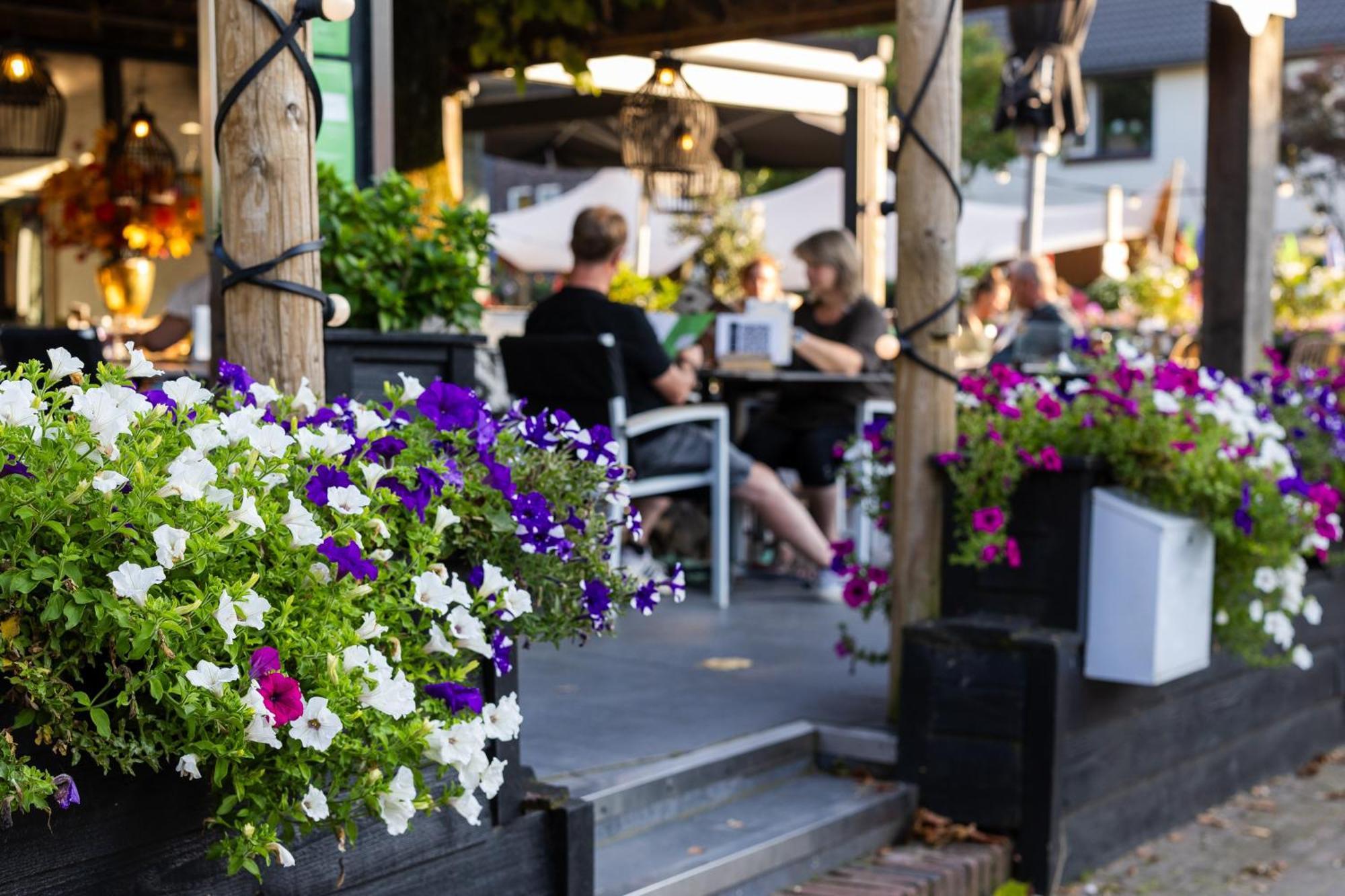 Hotel Restaurant 'De Vossenberg' Vierhouten Exteriör bild